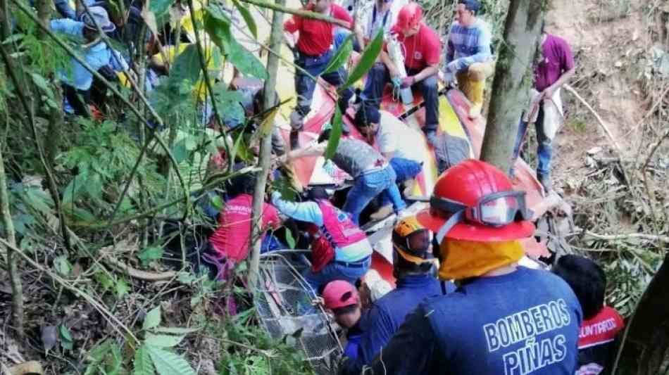 Provinz El Oro: Zwölf Tote bei schwerem Busunglück in Ecuador