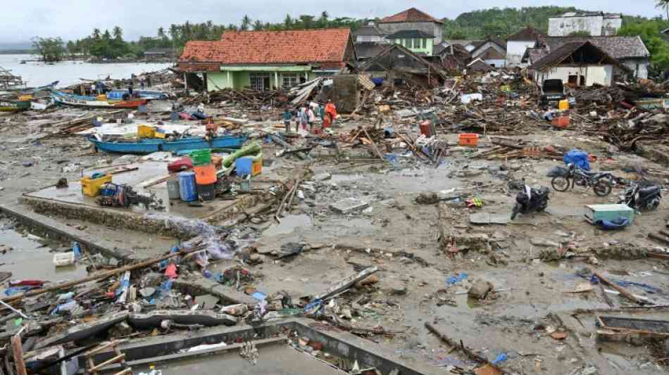 Panik in indonesischem Dorf nach vermeintlich neuem Tsunami