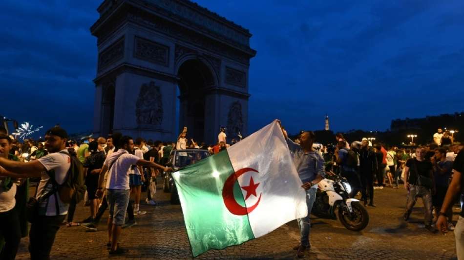 Feiern über Fußball-Sieg Algeriens schlagen in Frankreich in Gewalt um