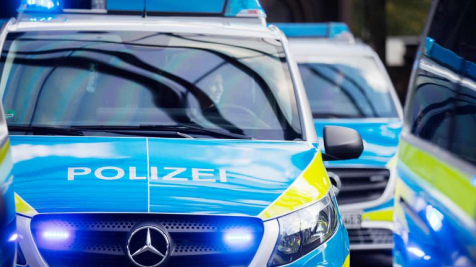 26-Jähriger pinkelt in Baden-Württemberg gegen Streifenwagen