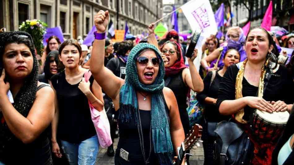 Tausende Mexikanerinnen demonstrieren gegen Gewalt gegen Frauen