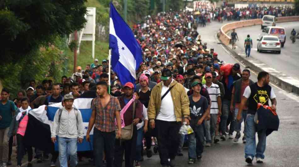 Tausende Migranten aus Honduras zu Fuß auf dem Weg in die USA