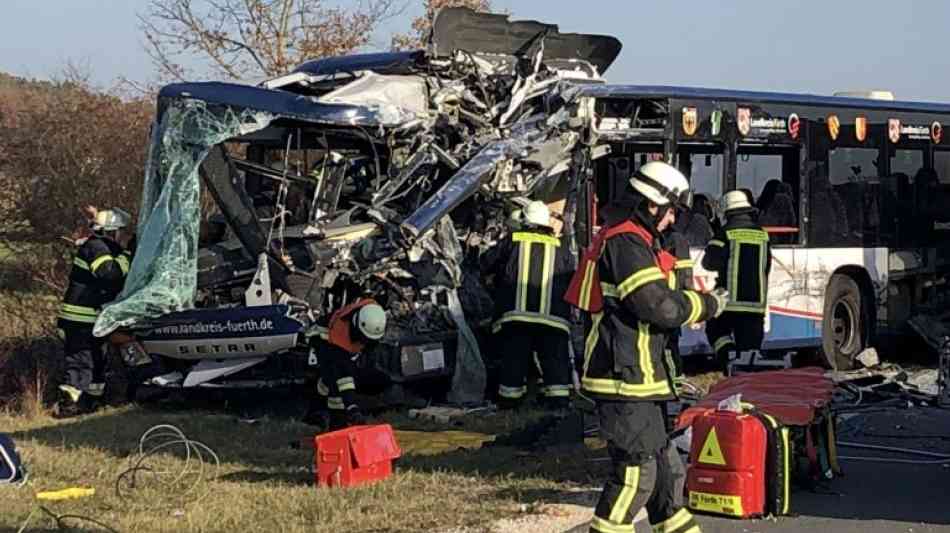 Gesundheitsprobleme von Fahrer könnten zu Busunfall in Bayern geführt haben