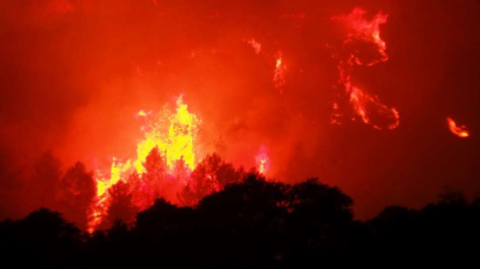 Rund tausend Feuerwehrleute kämpfen gegen Waldbrände in Südfrankreich