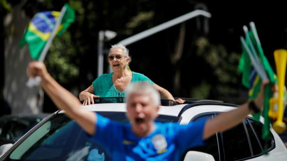 Hunderte Demonstranten in Brasília solidarisieren sich mit Bolsonaro