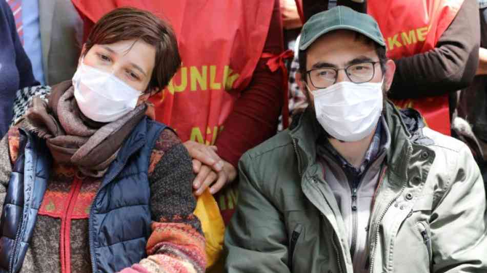 Hungerstreikender Akademiker in der Türkei weist Anklage als "politisch" zurück