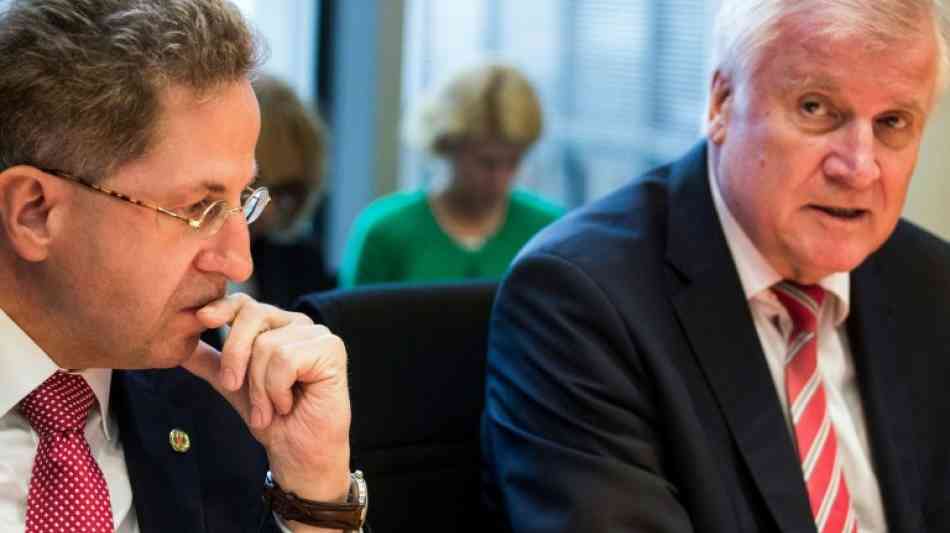 Seehofer hält nach Beratungen in Bundestagsgremien an Maaßen fest