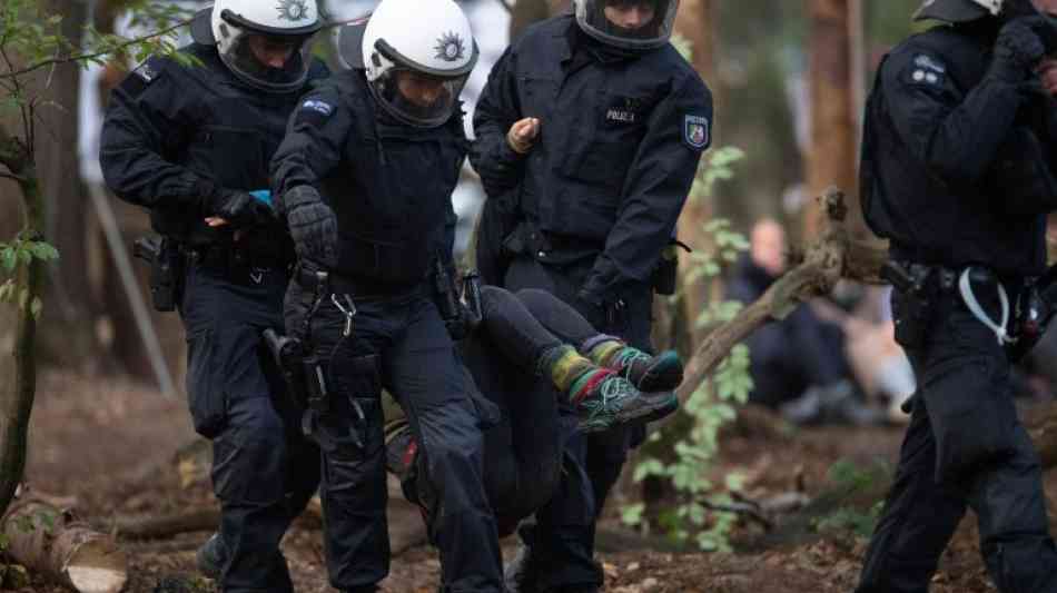 Hambacher Forst: Staatsmacht gegen Umweltschützer