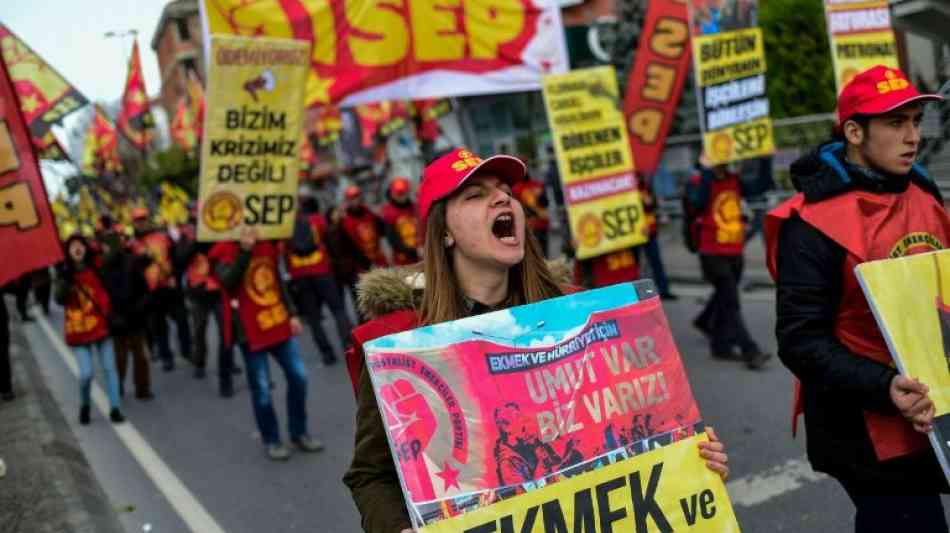 Tausende in Istanbul demonstrieren gegen hohe Lebenshaltungskosten