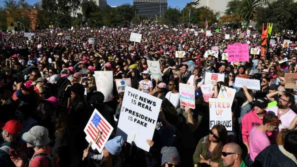 Hunderttausende demonstrieren an Jahrestag von Amtsantritt gegen Trump