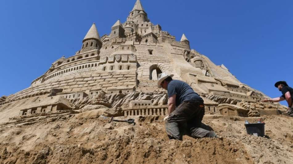 Auf Rügen steht die bisher höchste Sandburg der Welt