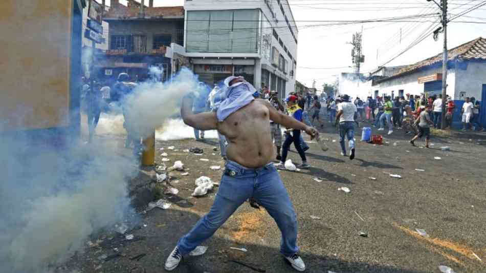 Zusammenstöße zwischen Sicherheitskräften und Demonstranten an Venezuelas Grenze