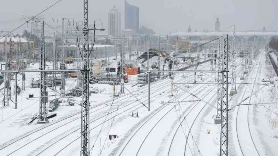 Schneefall: Verkehr an den Bahnh