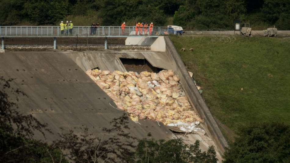 Weitere 55 Häuser wegen drohenden Dammbruchs in England evakuiert