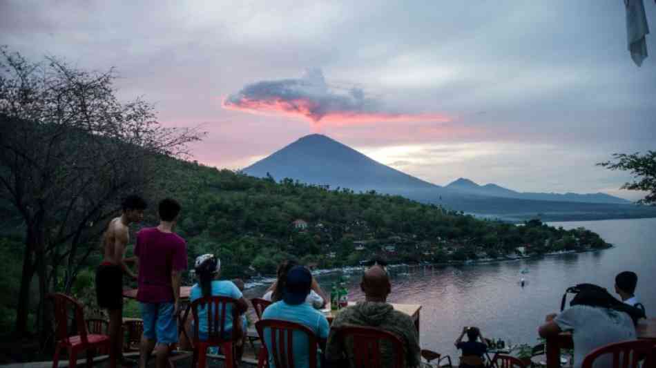 Flughafen der Urlaubsinsel Bali wegen Vulkanasche geschlossen