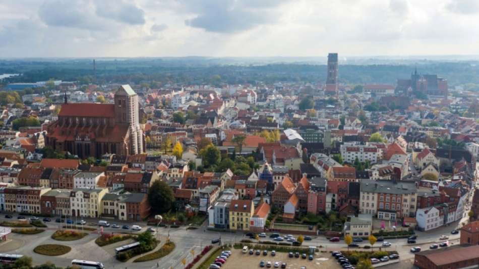 Mehrere Schulklassen geraten auf Marktplatz von Wismar aneinander 