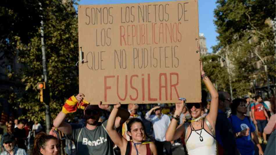 Krise um Katalonien treibt Menschen in ganz Spanien auf die Straßen