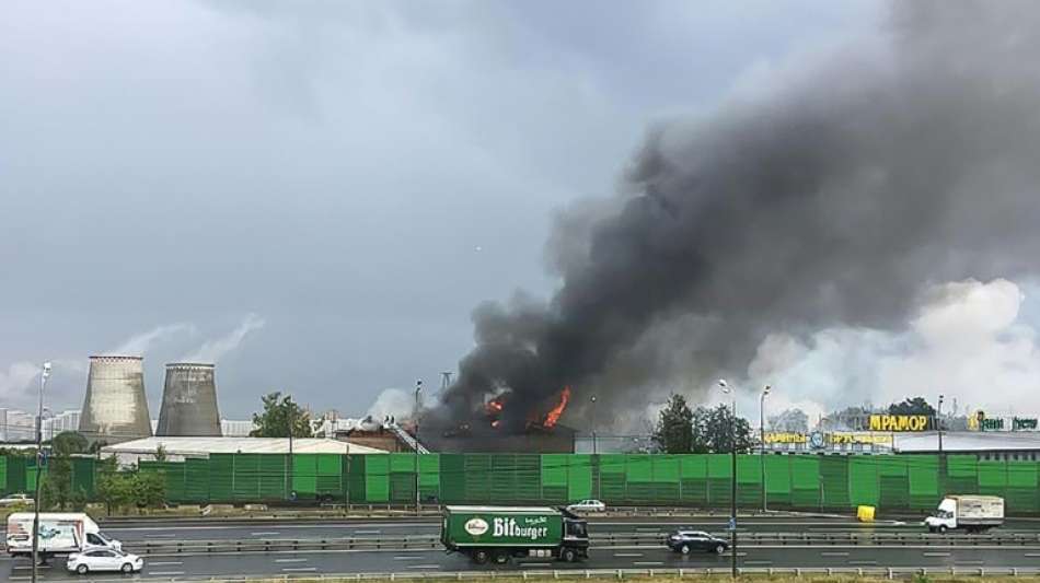 Eine Tote bei Großfeuer auf Kraftwerksgelände bei Moskau 