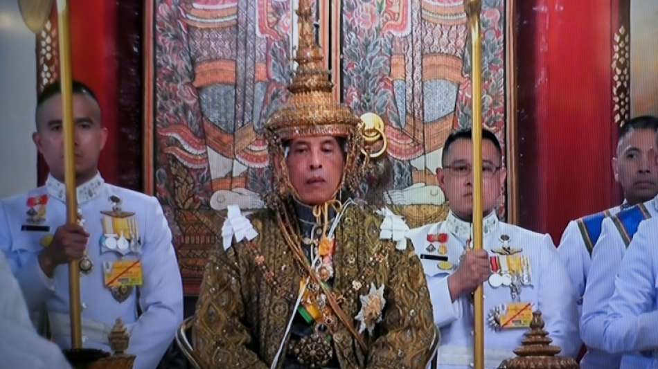 Thailands König Maha Vajiralongkorn in prunkvoller Zeremonie gekrönt