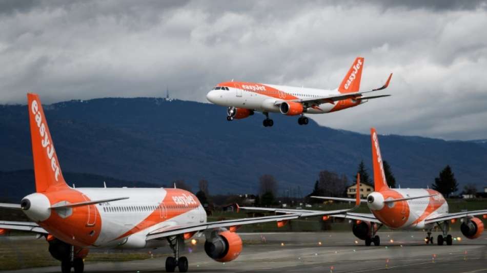 Easjet fliegt tiefer in die roten Zahlen