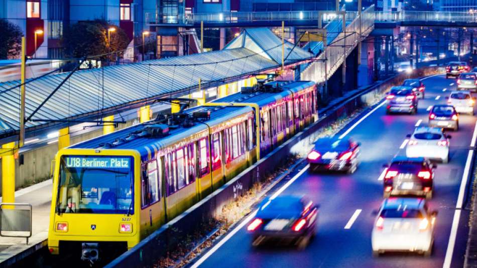 Fahrgäste nutzten im ersten Halbjahr über 5,8 Milliarden Mal Busse und Bahnen