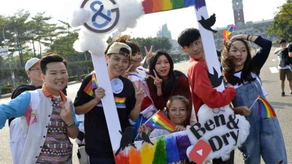 Zehntausende Schwule und Lesben feiern Gay Pride in Taiwan