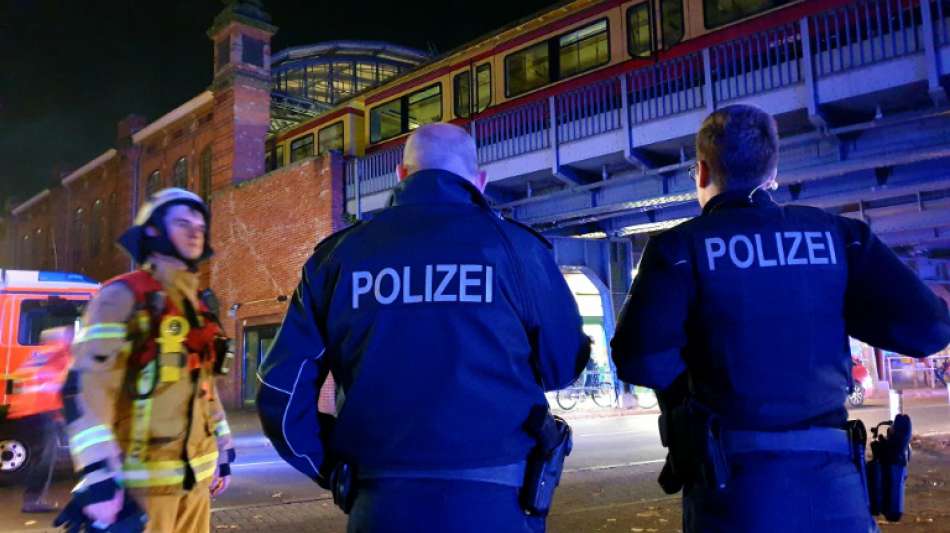 Sonderzug-Waggon mit Fußball-Fans in Berlin ausgebrannt