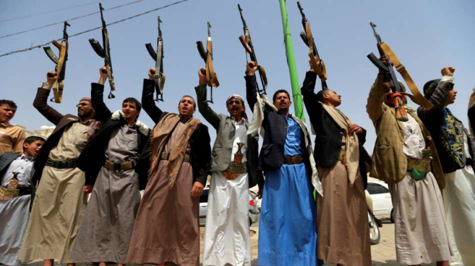Militärkoalition fliegt Luftangriffe auf Huthi-Stellung im Jemen