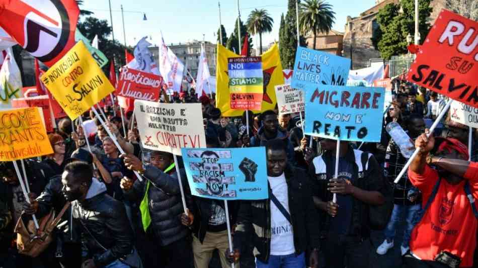 Tausende Italiener demonstrieren gegen Einwanderungspolitik der Regierung