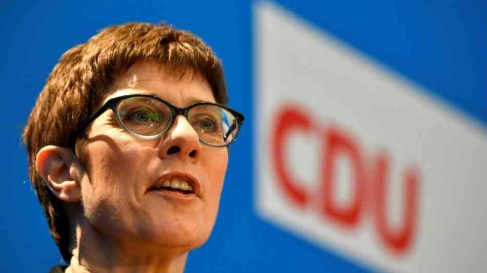 Kramp-Karrenbauer laut "Politbarometer" vor Merz im Rennen um CDU-Vorsitz