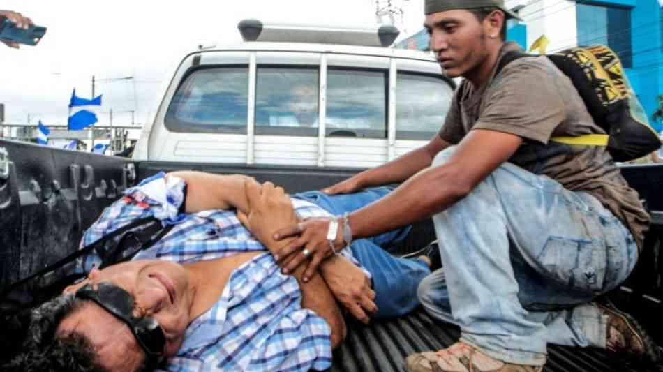 Zwei Menschen bei Protest in Nicaragua durch Sch