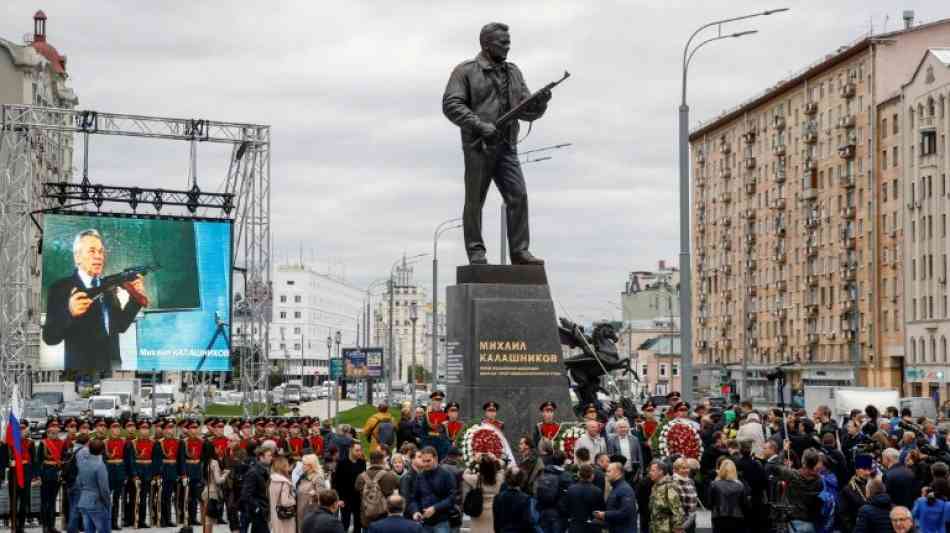 Russland: Statue des Kalaschnikow-Erfinders in Moskau enthüllt