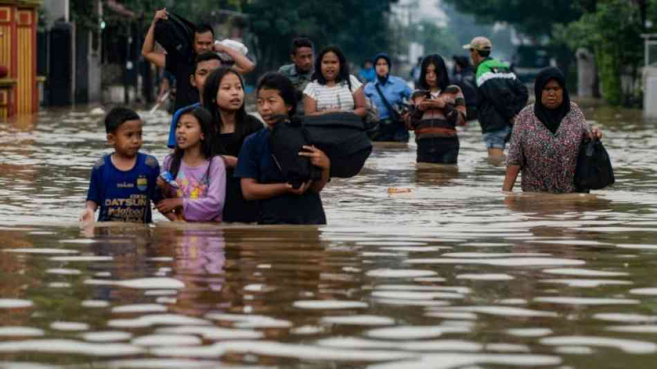 Mindestens zwei Tote bei schweren Überschwemmungen in Indonesien