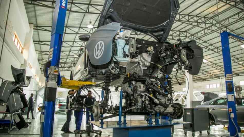 Erster in Ruanda gebauter Volkswagen vom Band gelaufen