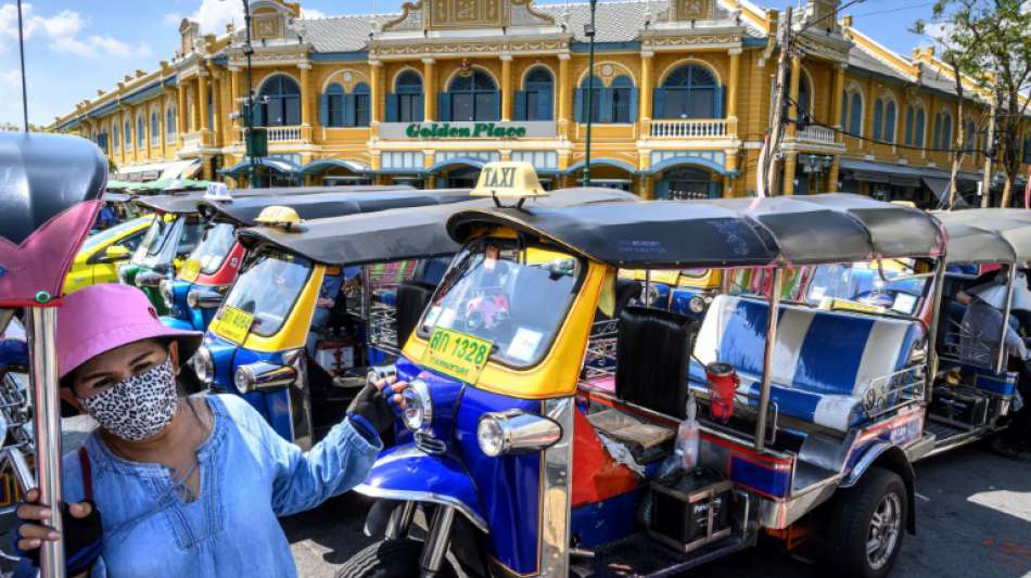 Thailand will Touristen doch nicht zwangsweise unter Qurantäne stellen