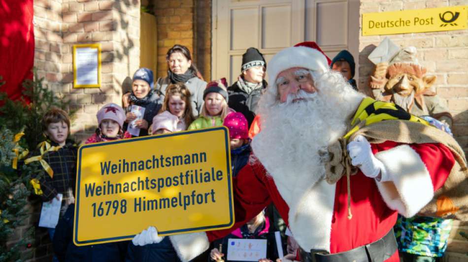 Fast 300.000 Wunschzettel im Weihnachtspostamt in Himmelpfort eingetroffen