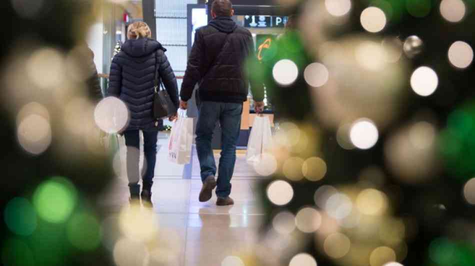 HDE-Umfrage: Weihnachtsgeschäft bisher leicht unter Vorjahresniveau