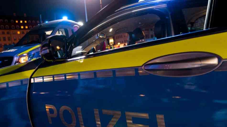 Mann mit Messern vor Polizeirevier in Flensburg angeschossen