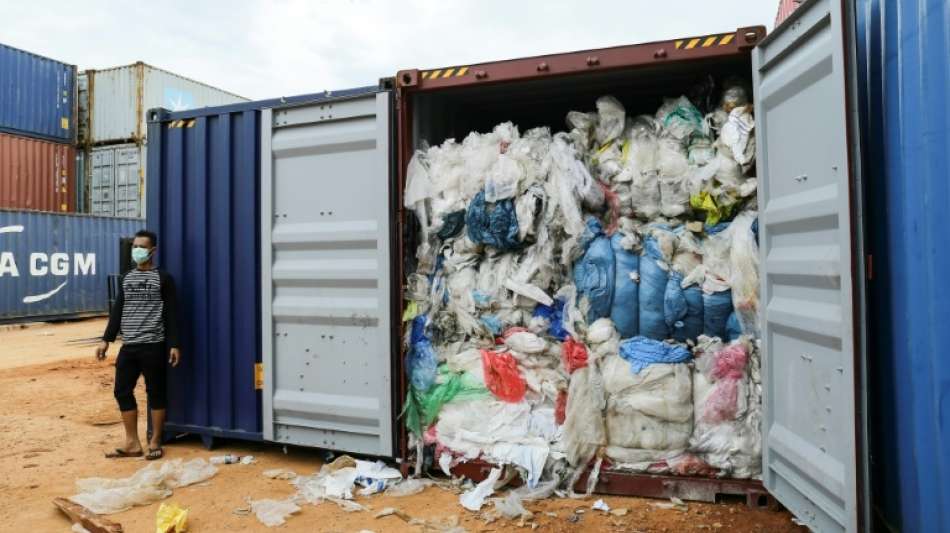 Indonesien schickt 49 Container mit Müll zurück in Industrieländer