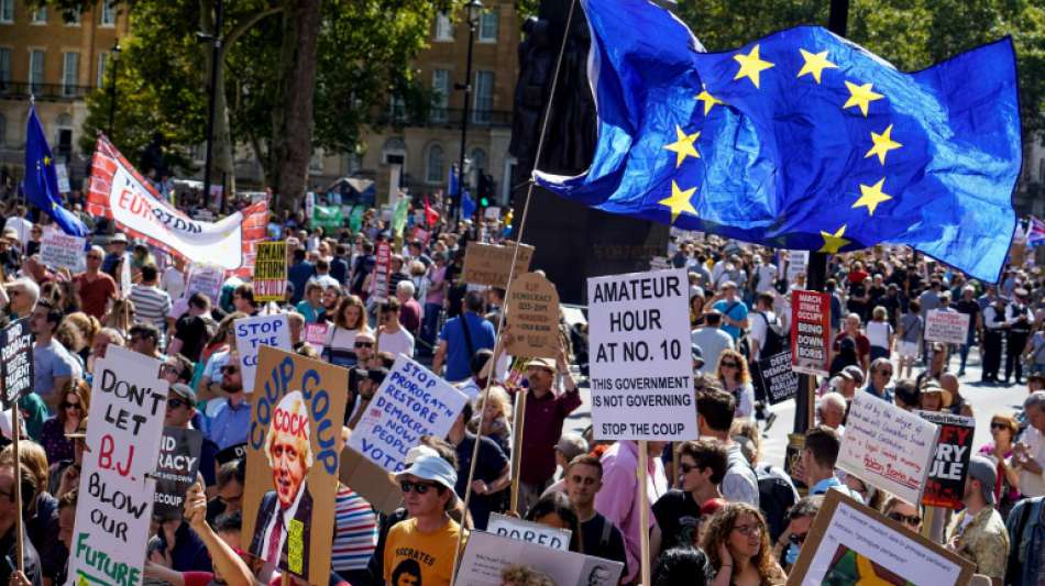 Demonstrationen in dutzenden Städten gegen Johnsons Brexit-Schachzug