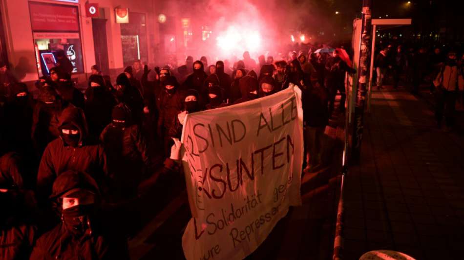 Sechs Polizisten bei Protest gegen Verbot linker Plattform in Leipzig verletzt