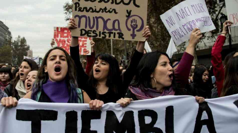 Tausende Frauen demonstrieren in Chile gegen sexuellen Missbrauch