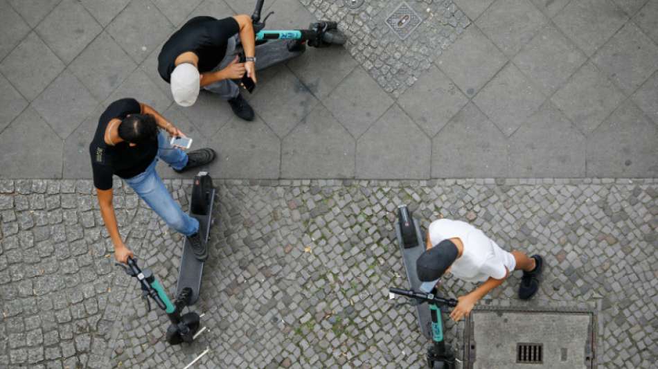 Verbraucherschützer mahnen fünf E-Scooter-Verleiher ab