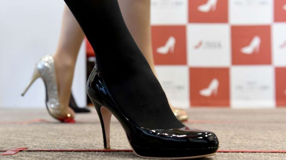 Japanischer Minister verteidigt High Heels am Arbeitsplatz