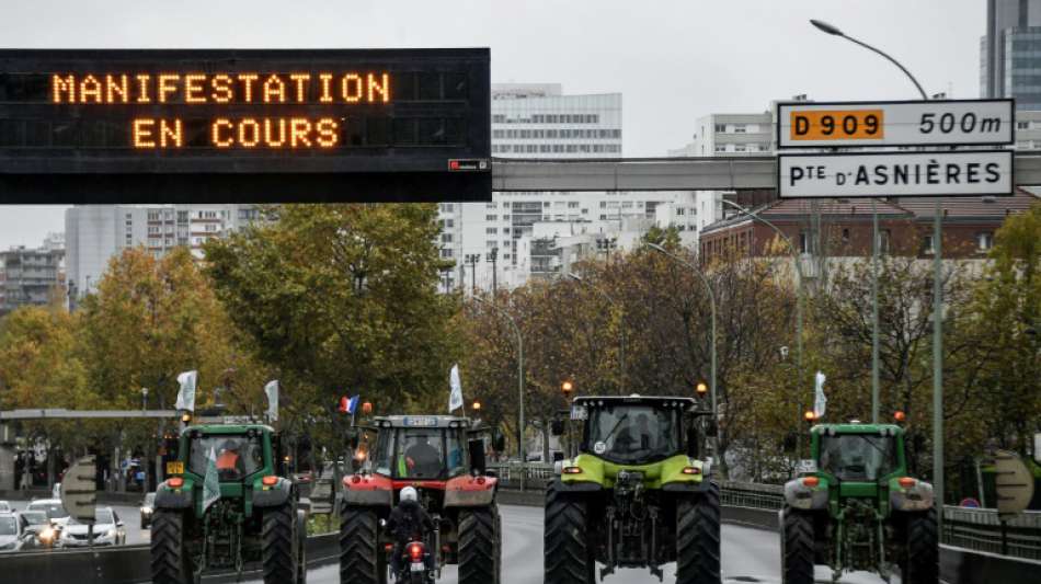 Bauern blockieren Paris mit mehr als 1000 Traktoren