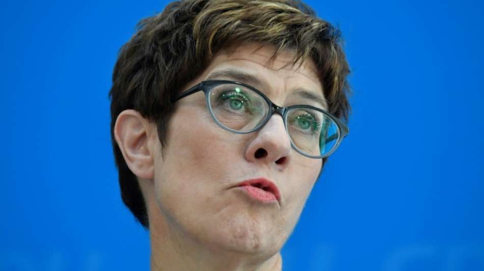 CDU-Chefin Kramp-Karrenbauer zu Gast bei Hochzeit von schwulem Paar