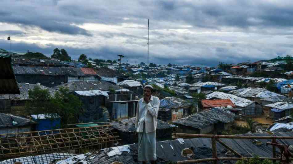 Rohingya feiern das Opferfest im gr