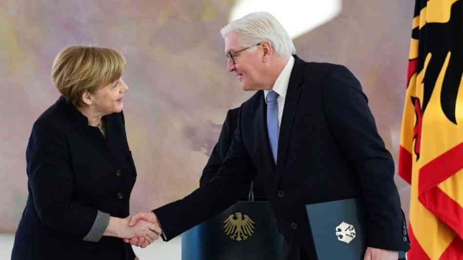 Steinmeier bittet Merkel um Weiterf