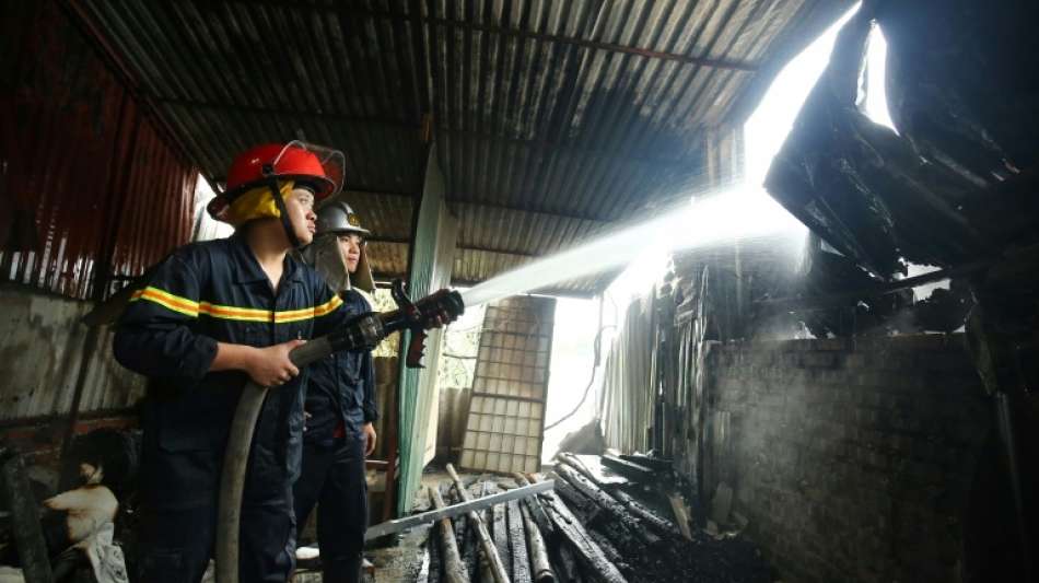 Mindestens sieben Tote bei Brand auf Werkstattgelände in Hanoi