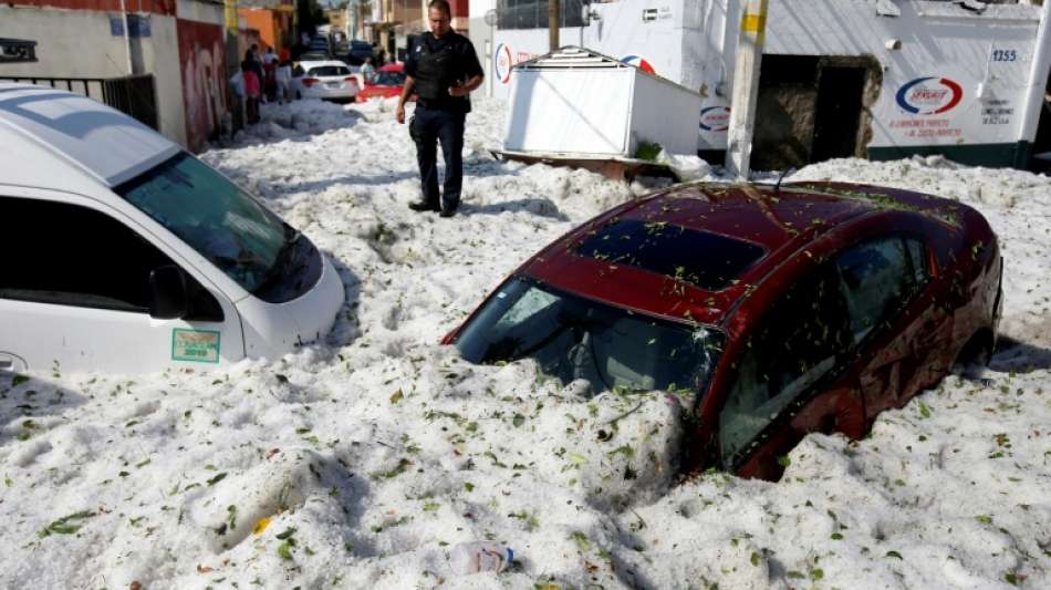 Mexikanische Stadt Guadalajara teilweise unter Hagel begraben 
